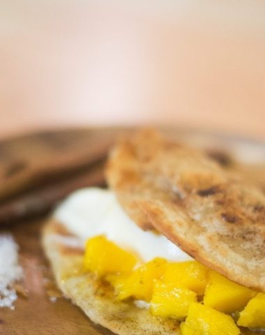 Easy mango tacos - a refreshing summer dessert!
