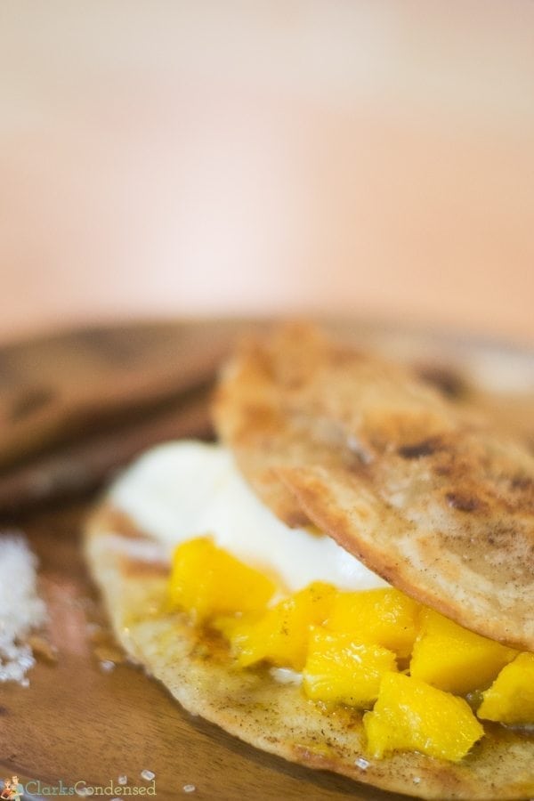 Easy mango tacos - a refreshing summer dessert!