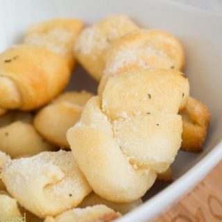 Easy Garlic Knots