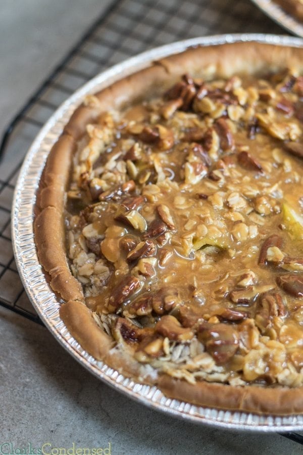 This caramel apple pecan pie is SO good. The best Thanksgiving pie recipe I've ever made. 