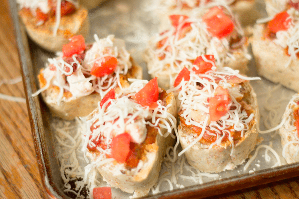 #ad Easy chicken and bacon bruschetta pizza sliders #cbias