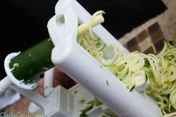 How to make zucchini pasta with a vegetable spiral cutter