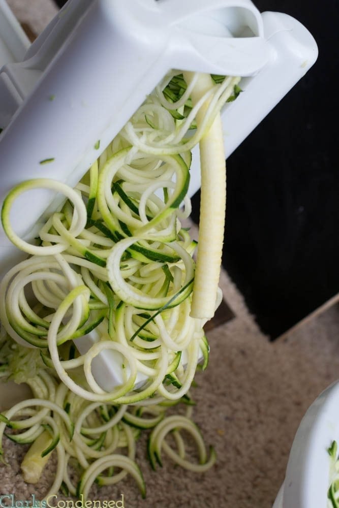 How to make zucchini pasta with a vegetable spiral cutter