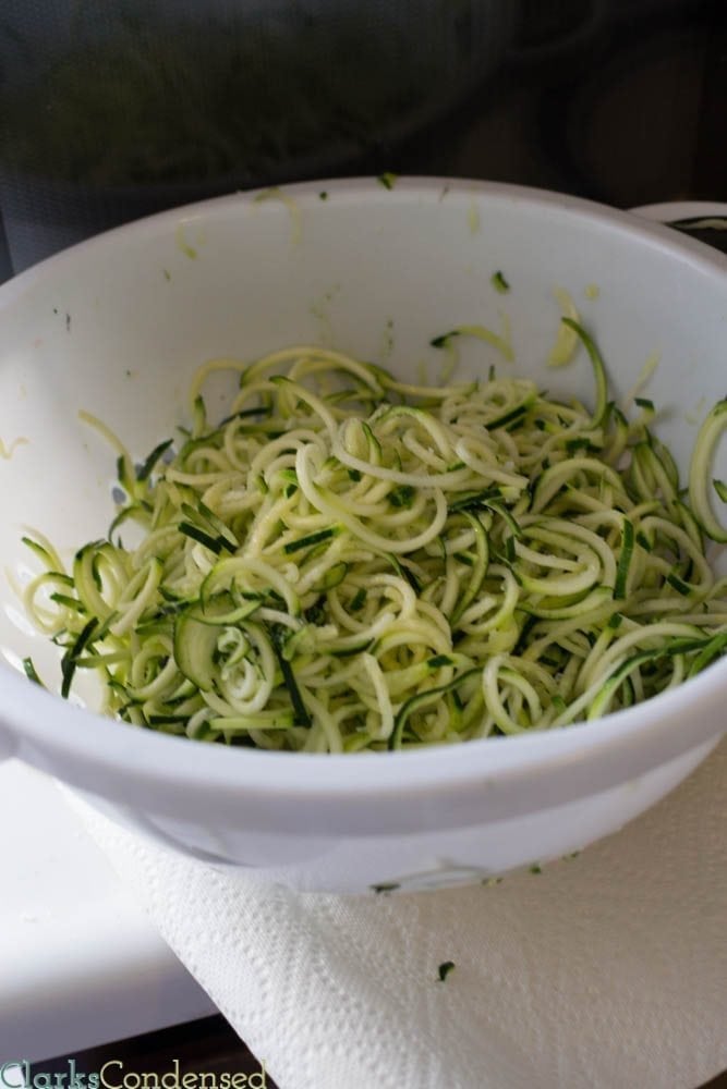 How to make zucchini pasta with a vegetable spiral cutter