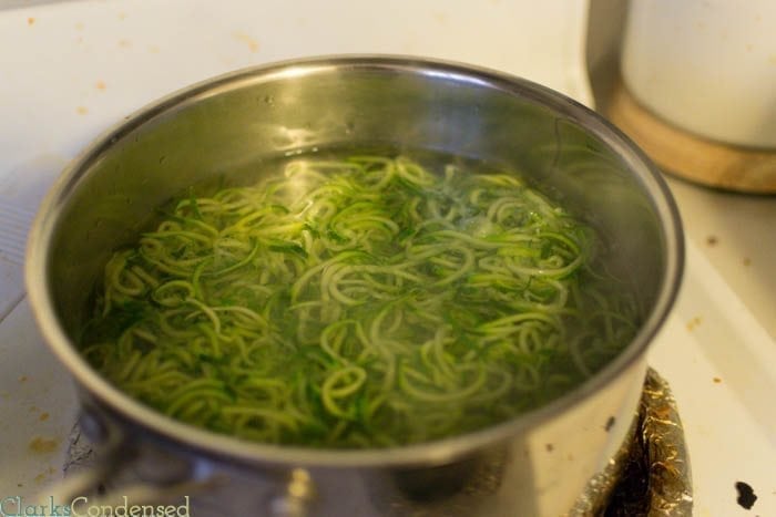 How to make zucchini pasta with a vegetable spiral cutter