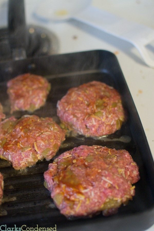 Tips for grilling a juicy and delicious hamburger inside and without fancy grilling equipment!