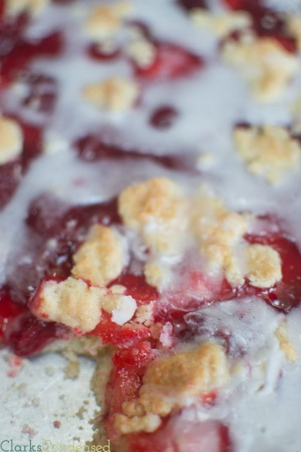 Strawberry Lemon Crumb Bars: A perfect way to kick off the spring and summer seasons. These bars have a naturally lemon flavored shortbread cookie crust, and are topped with sweet strawberry pie filing, and a lemony drizzle. 