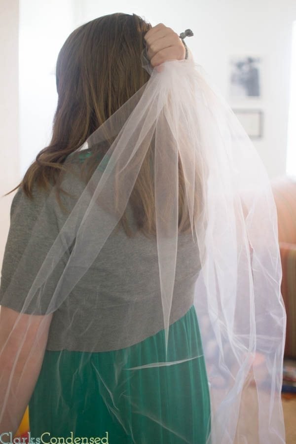 My DIY Veil: How to Make a Bridal Veil With a Comb!