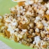 {{Easy}} Caramel Apple Popcorn