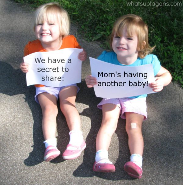 What a cute way to publicly announce a pregnancy! Have your older children spill the beans! 