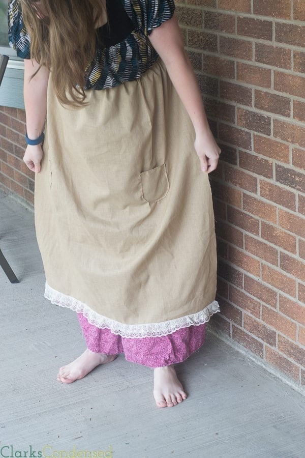 Easy Pioneer Apron Tutorial