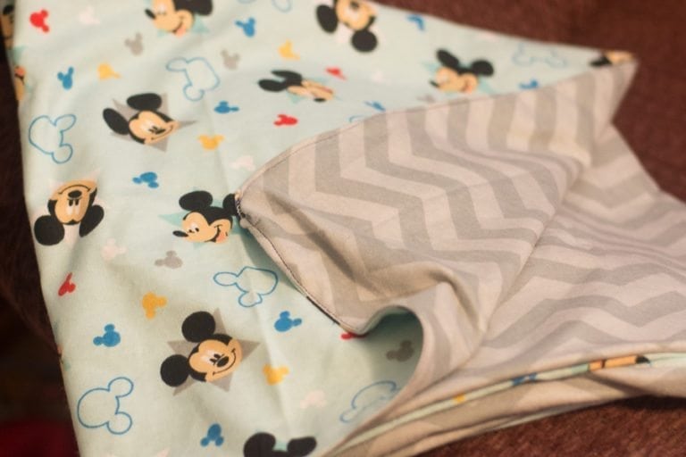 An easy reversible baby blanket tutorial - this is a great DIY baby shower gift that requires very little sewing. The blanket is so soft!