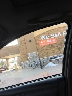 Walmart Grocery PIckup outside