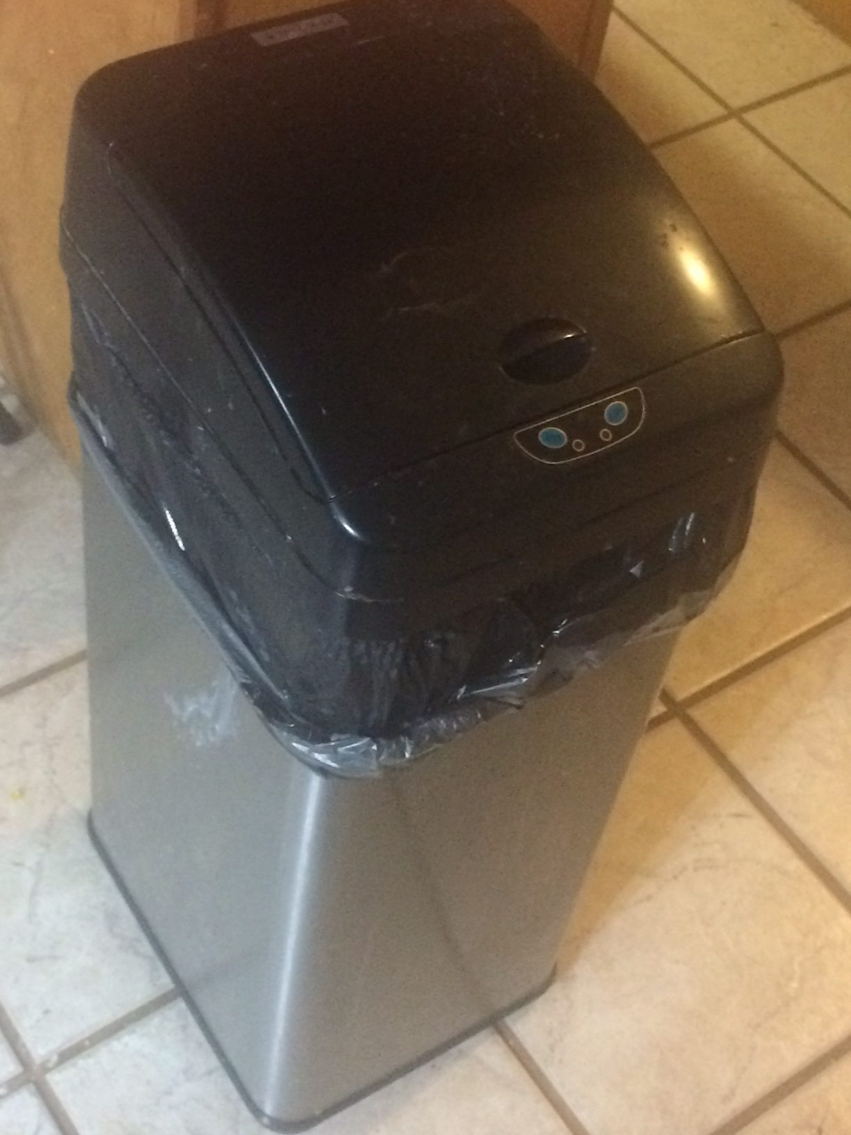 Glad Pro Kitchen Bags Review Do They Work Well These Black Bags Fit Up To 20 Gallon Trashcans So Are The Perfect Size For Most Kitchen Garbage Cans They Also Have Glad Leakguard Protection Of A