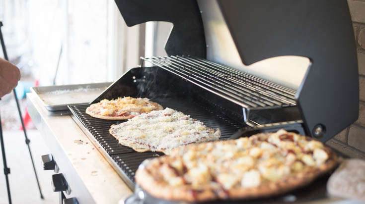 How to Make Pizza on the Grill