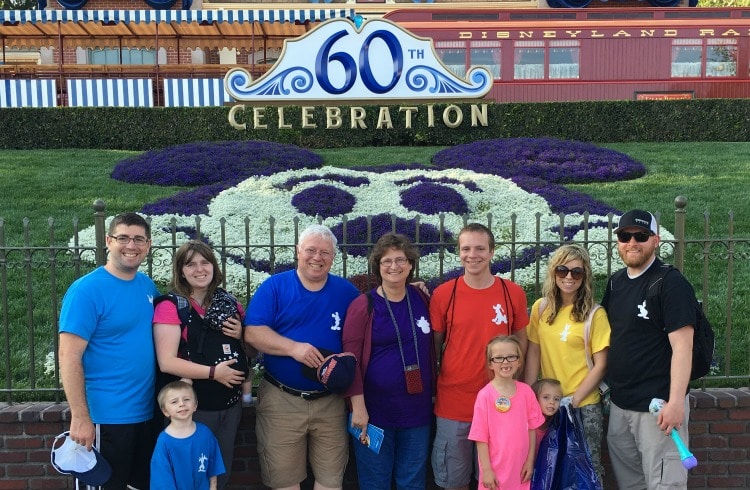 DIY Custom Disneyland Family Shirts – Ideas and Tutorial