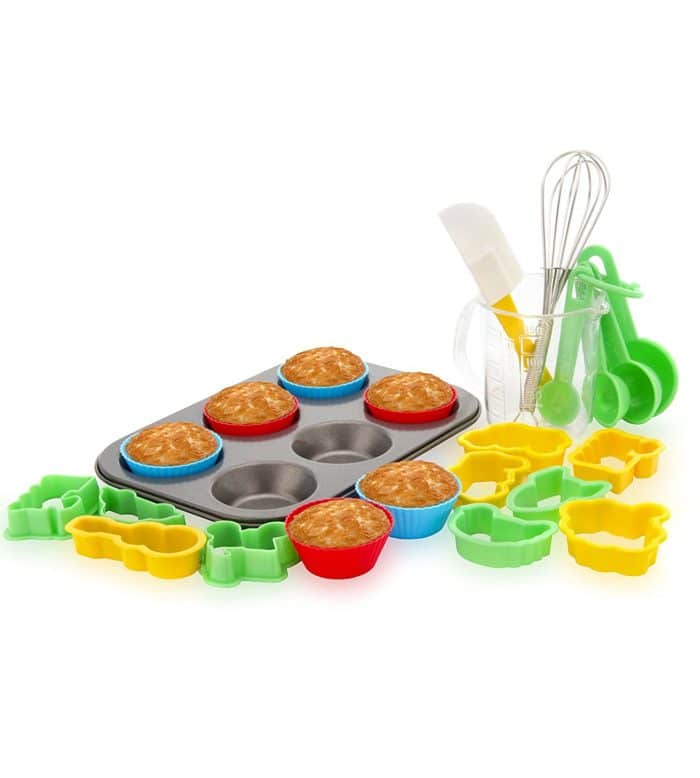 Cake baking toy set on table