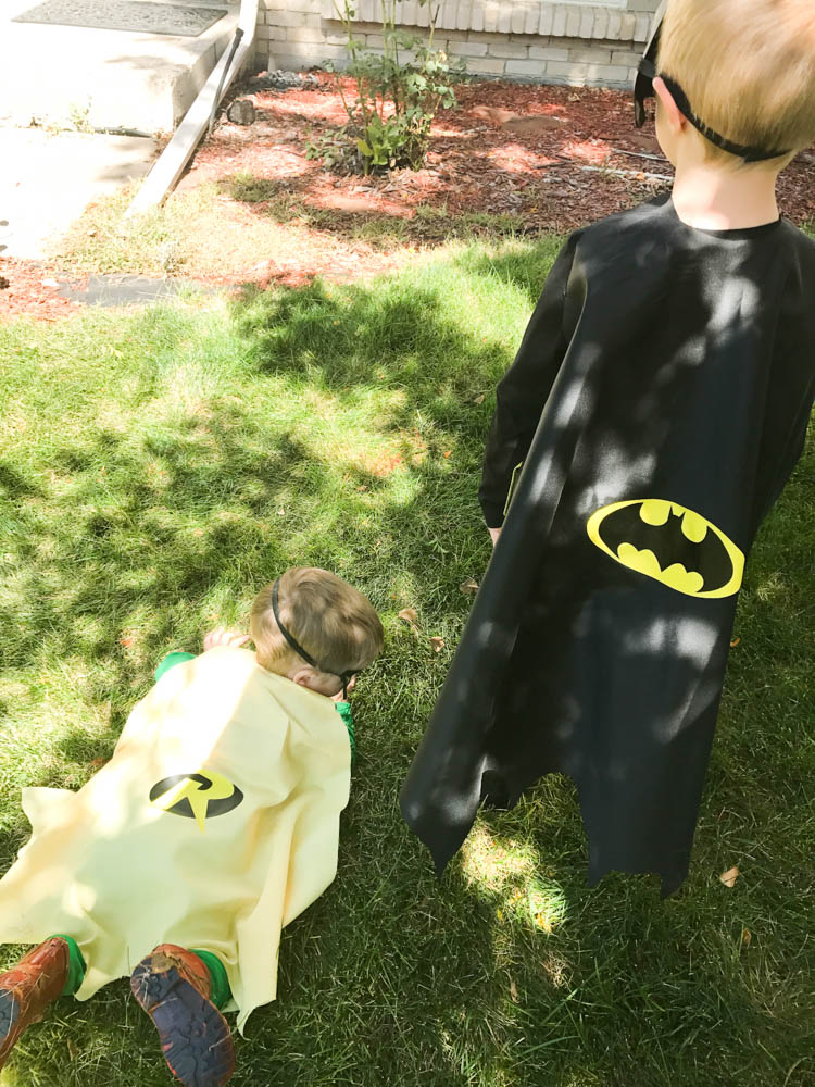 DIY Batman Cape / DIY Robin Cape