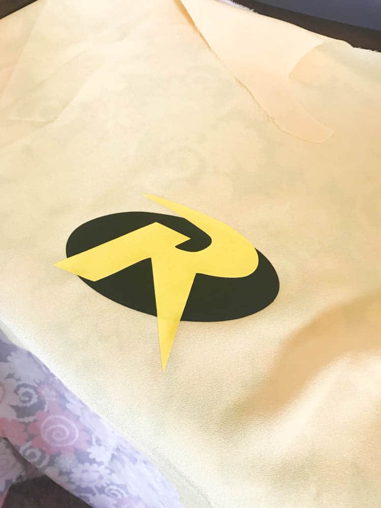 DIY robin logo for a Halloween costume 