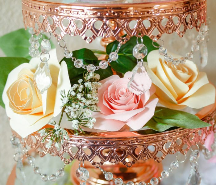 A vase of flowers on a table