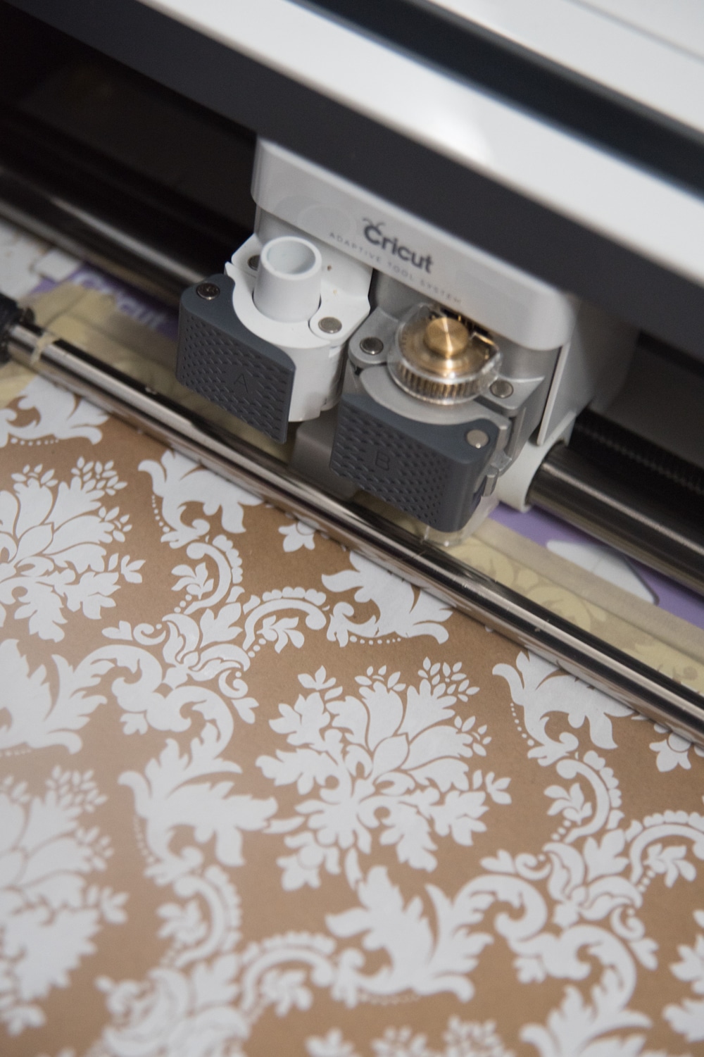 cutting damask chipboard