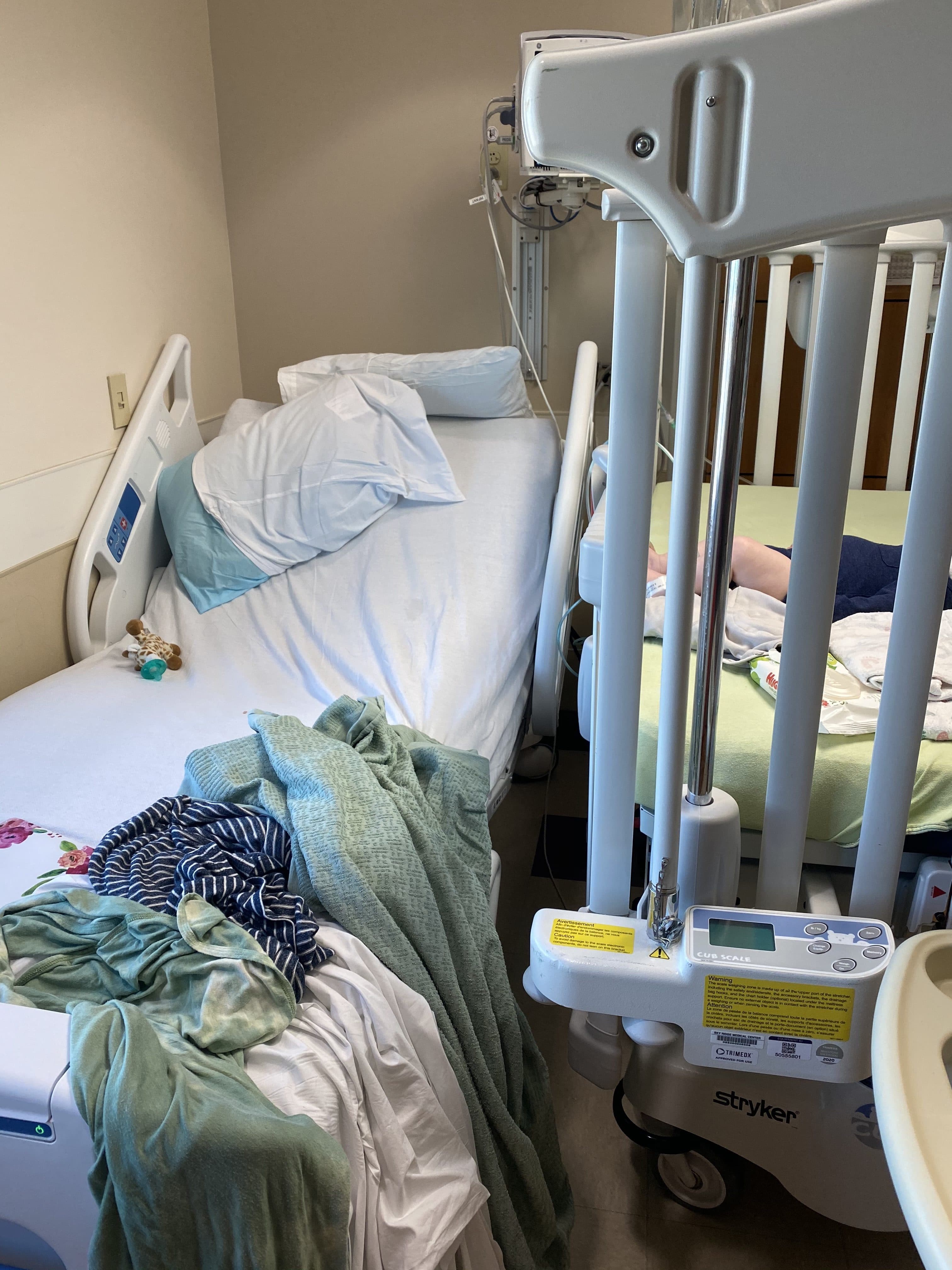 Bed and Medical device