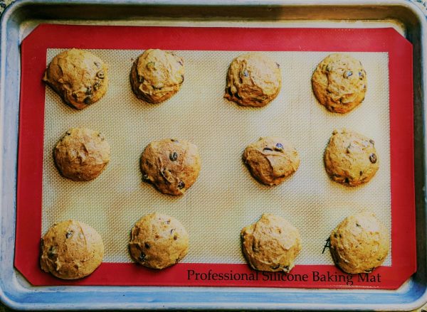 baked pumpkin chocolate chip cookies