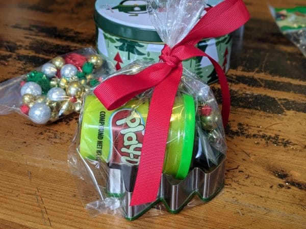 https://www.clarkscondensed.com/wp-content/uploads/2020/11/CC-Dollar-Tree-Christmas-Gift-Bag-600x450.jpg