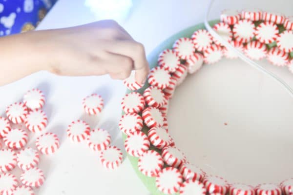 making peppermint wreath